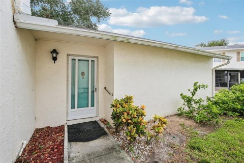 Condo à Saint Petersburg, Floride, 2 chambres  № 2402932