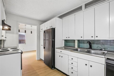 Copropriété à louer à Saint Petersburg, Floride: 2 chambres, 109.16 m2 № 2402932 - photo 7