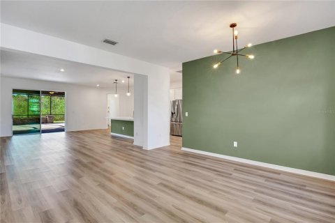 House in Palmetto, Florida 3 bedrooms, 215.16 sq.m. № 2400341 - photo 11