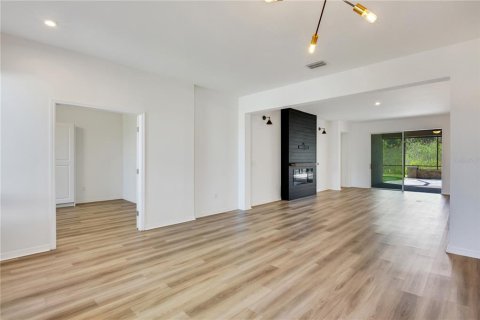 House in Palmetto, Florida 3 bedrooms, 215.16 sq.m. № 2400341 - photo 5