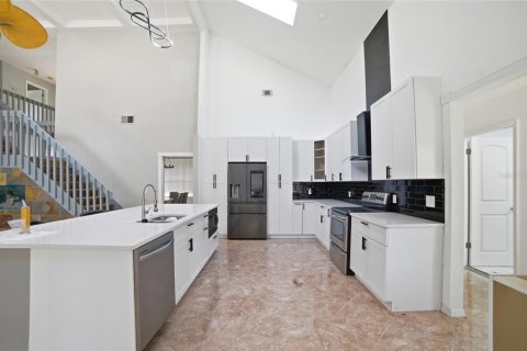 Villa ou maison à vendre à Apopka, Floride: 4 chambres, 270.44 m2 № 2131218 - photo 6