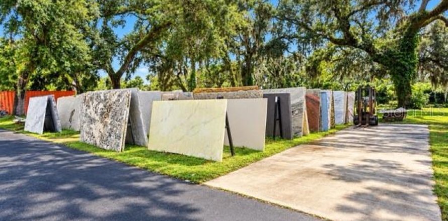 Immobilier commercial à Tampa, Floride 1114.83 m2 № 2425809