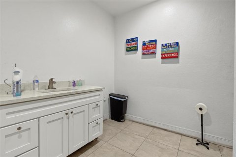 Immobilier commercial à vendre à Tampa, Floride: 1114.83 m2 № 2425809 - photo 18