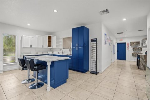 Immobilier commercial à vendre à Tampa, Floride: 1114.83 m2 № 2425809 - photo 21