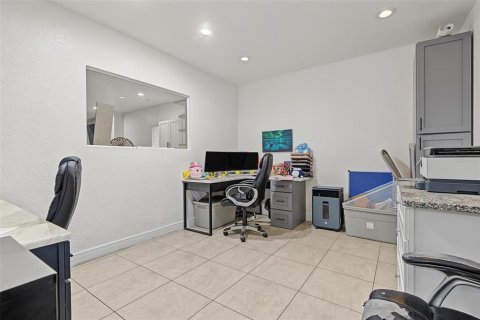 Immobilier commercial à vendre à Tampa, Floride: 1114.83 m2 № 2425809 - photo 23