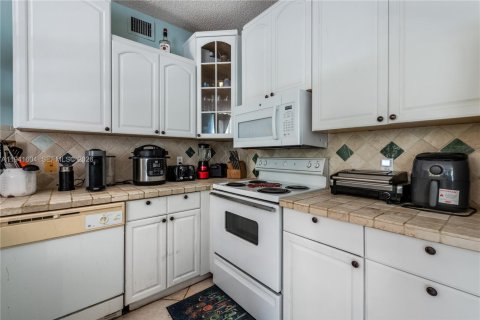 Купить кондоминиум в Авентура, Флорида 1 спальня, 69.68м2, № 1998432 - фото 13