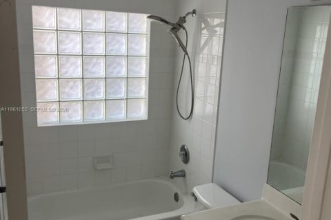 Снять в аренду виллу или дом в Лейк-Уорт, Флорида 3 спальни, 187.66м2, № 2025358 - фото 12