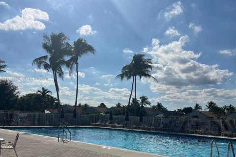 Снять в аренду виллу или дом в Лейк-Уорт, Флорида 3 спальни, 187.66м2, № 2025358 - фото 23