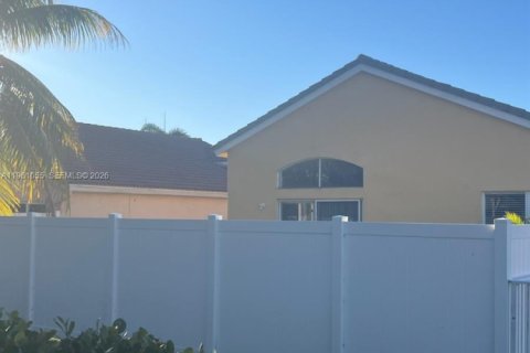 Снять в аренду виллу или дом в Лейк-Уорт, Флорида 3 спальни, 187.66м2, № 2025358 - фото 19