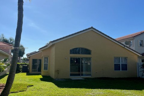 Снять в аренду виллу или дом в Лейк-Уорт, Флорида 3 спальни, 187.66м2, № 2025358 - фото 13