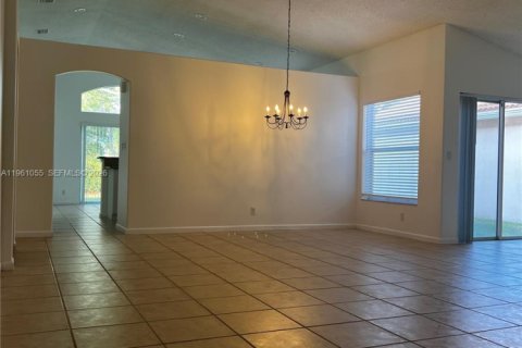 Casa en alquiler en Lake Worth, Florida, 3 dormitorios, 187.66 m2 № 2025358 - foto 2