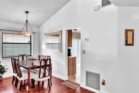 House in Pembroke Pines, Florida 3 bedrooms, 131.55 sq.m. № 1814142 - photo 9
