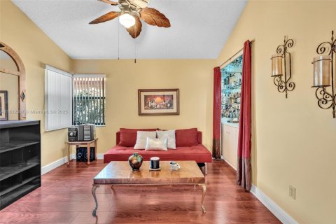 House in Pembroke Pines, Florida 3 bedrooms, 131.55 sq.m. № 1814142 - photo 28