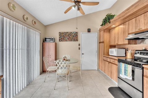 House in Pembroke Pines, Florida 3 bedrooms, 131.55 sq.m. № 1814142 - photo 29