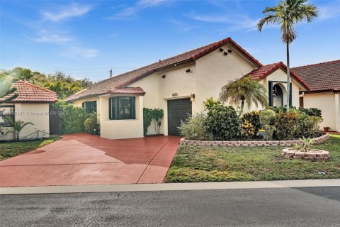 House in Pembroke Pines, Florida 3 bedrooms, 131.55 sq.m. № 1814142 - photo 2