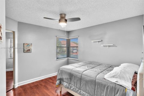 House in Pembroke Pines, Florida 3 bedrooms, 131.55 sq.m. № 1814142 - photo 24