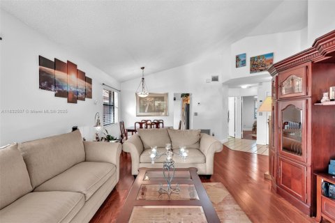 House in Pembroke Pines, Florida 3 bedrooms, 131.55 sq.m. № 1814142 - photo 16