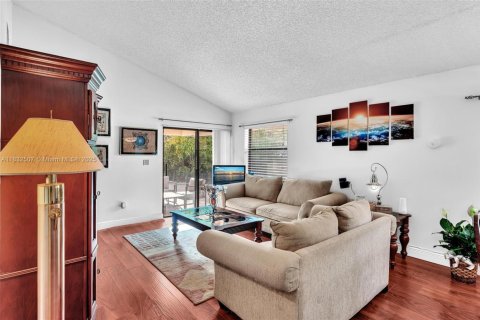 House in Pembroke Pines, Florida 3 bedrooms, 131.55 sq.m. № 1814142 - photo 14