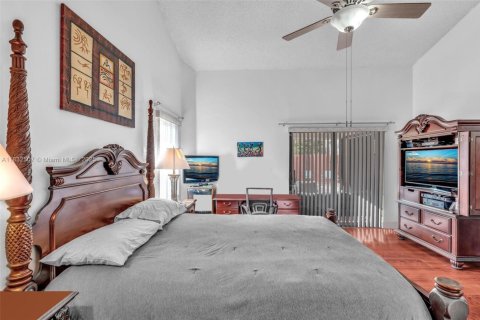 House in Pembroke Pines, Florida 3 bedrooms, 131.55 sq.m. № 1814142 - photo 18
