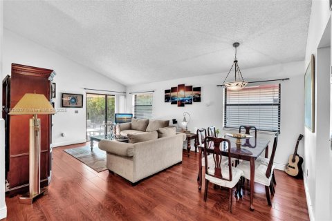 House in Pembroke Pines, Florida 3 bedrooms, 131.55 sq.m. № 1814142 - photo 8