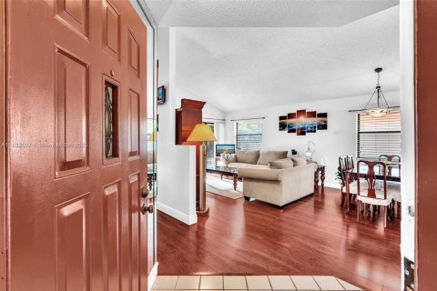 House in Pembroke Pines, Florida 3 bedrooms, 131.55 sq.m. № 1814142 - photo 5