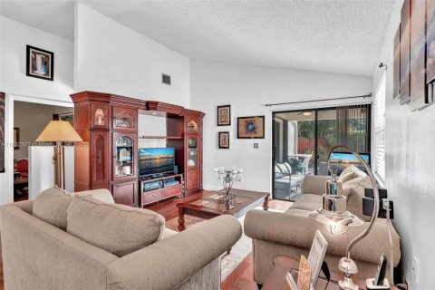 House in Pembroke Pines, Florida 3 bedrooms, 131.55 sq.m. № 1814142 - photo 15