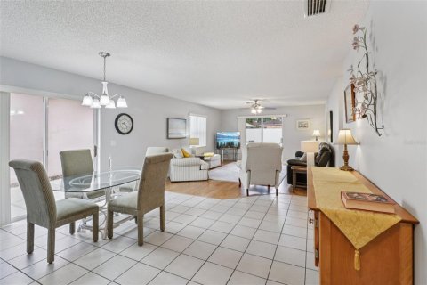 Villa ou maison à vendre à The Villages, Floride: 2 chambres, 107.4 m2 № 2091730 - photo 5
