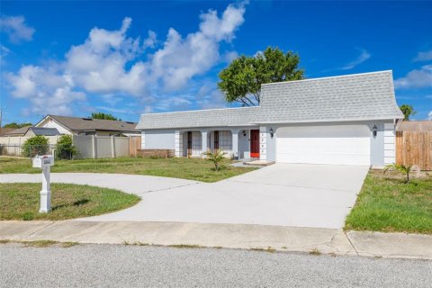House in Holiday, Florida 3 bedrooms, 141.12 sq.m. № 2235904 - photo 5
