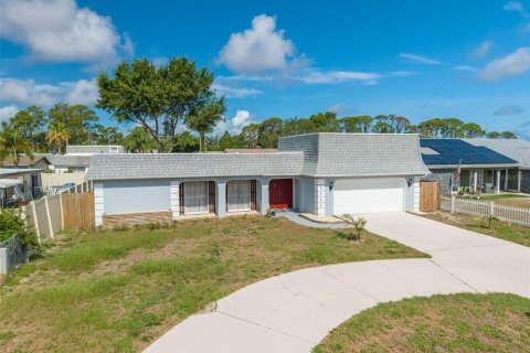 House in Holiday, Florida 3 bedrooms, 141.12 sq.m. № 2235904 - photo 29