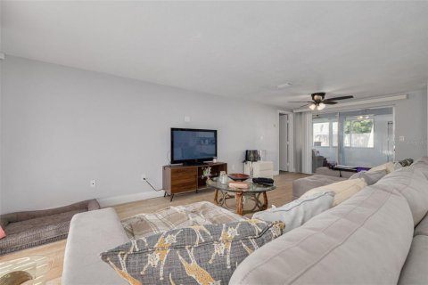 House in Holiday, Florida 3 bedrooms, 141.12 sq.m. № 2235904 - photo 10