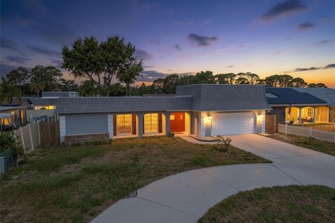 House in Holiday, Florida 3 bedrooms, 141.12 sq.m. № 2235904 - photo 2