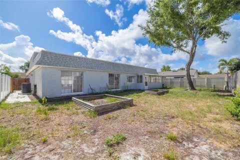 House in Holiday, Florida 3 bedrooms, 141.12 sq.m. № 2235904 - photo 26