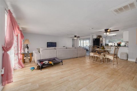 House in Holiday, Florida 3 bedrooms, 141.12 sq.m. № 2235904 - photo 7