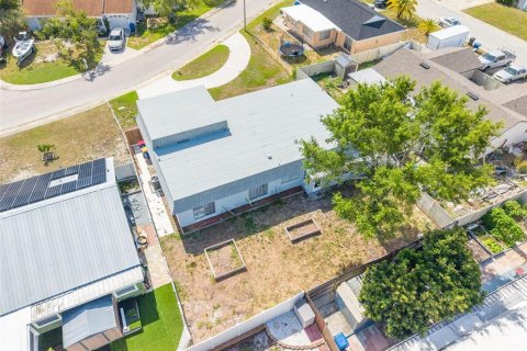House in Holiday, Florida 3 bedrooms, 141.12 sq.m. № 2235904 - photo 28