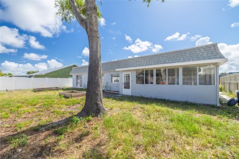House in Holiday, Florida 3 bedrooms, 141.12 sq.m. № 2235904 - photo 27