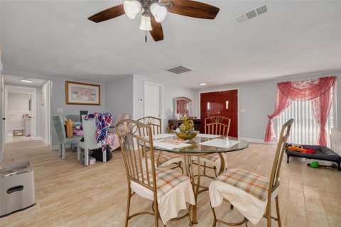 House in Holiday, Florida 3 bedrooms, 141.12 sq.m. № 2235904 - photo 8