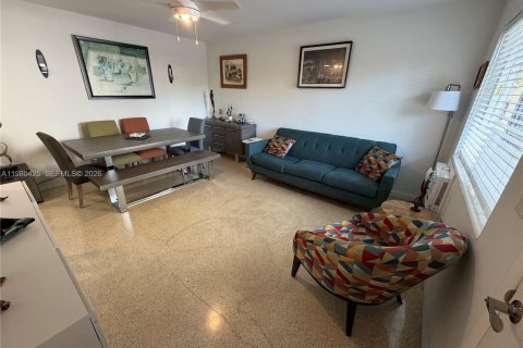 Copropriété à louer à Miami, Floride: 1 chambre, 562.15 m2 № 2079894 - photo 2