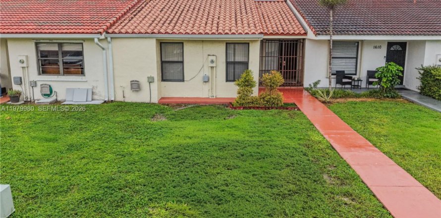 Таунхаус в Майами, Флорида 3 спальни, 115.48м2 № 2049520