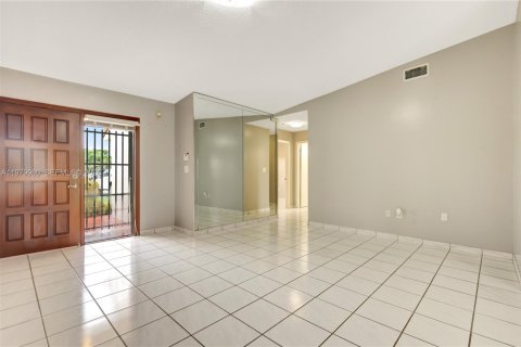 Купить таунхаус в Майами, Флорида 3 спальни, 115.48м2, № 2049520 - фото 2