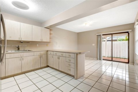 Купить таунхаус в Майами, Флорида 3 спальни, 115.48м2, № 2049520 - фото 7