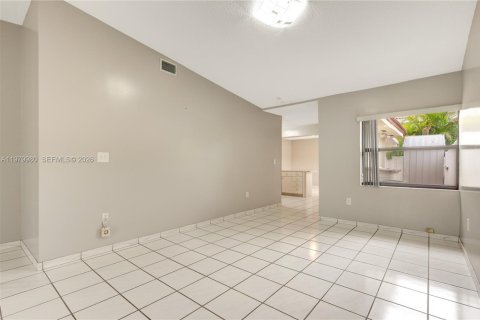 Купить таунхаус в Майами, Флорида 3 спальни, 115.48м2, № 2049520 - фото 3