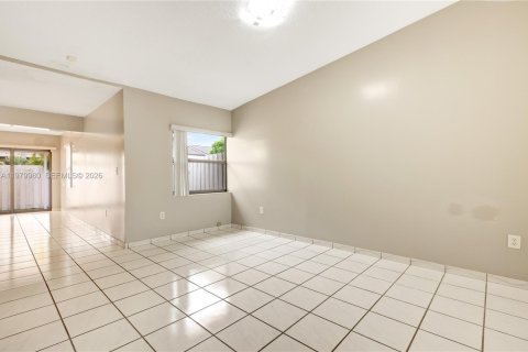 Купить таунхаус в Майами, Флорида 3 спальни, 115.48м2, № 2049520 - фото 4