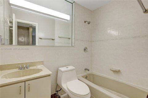 Купить таунхаус в Майами, Флорида 3 спальни, 115.48м2, № 2049520 - фото 18