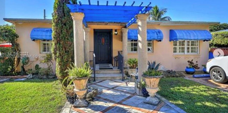 Дом в Майами, Флорида 3 спальни, 122.63м2 № 2006523