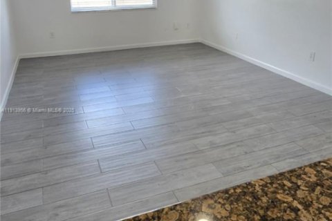 Apartamento en alquiler en Cutler Bay, Florida, 2 dormitorios, 69.68 m2 № 1968980 - foto 4