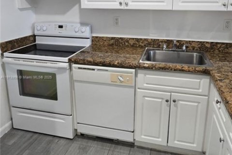 Apartamento en alquiler en Cutler Bay, Florida, 2 dormitorios, 69.68 m2 № 1968980 - foto 3