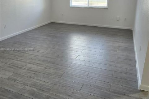 Apartamento en alquiler en Cutler Bay, Florida, 2 dormitorios, 69.68 m2 № 1968980 - foto 5