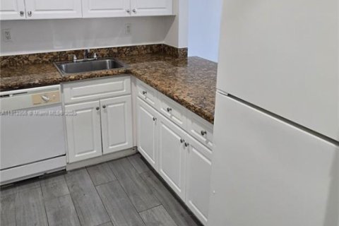 Apartamento en alquiler en Cutler Bay, Florida, 2 dormitorios, 69.68 m2 № 1968980 - foto 2