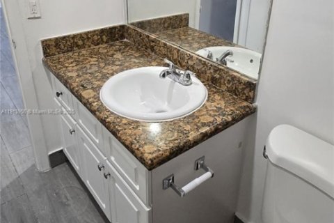 Apartamento en alquiler en Cutler Bay, Florida, 2 dormitorios, 69.68 m2 № 1968980 - foto 8