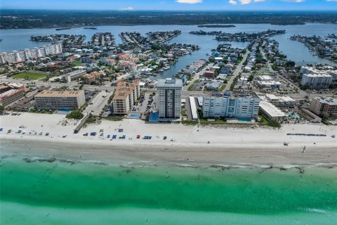 Condo in Redington Shores, Florida, 2 bedrooms  № 1804700 - photo 3